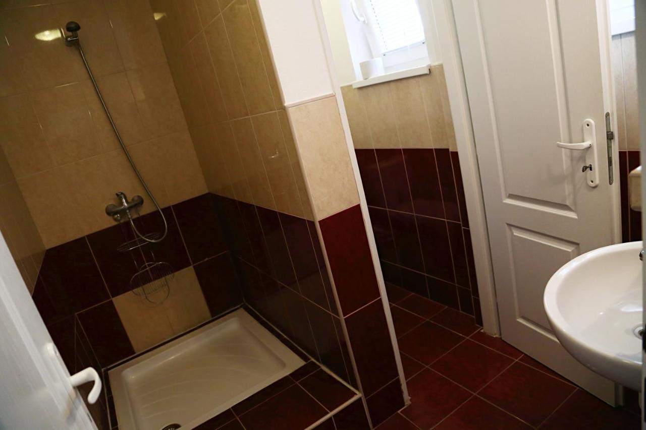 Apartmánový dom Flóra Velky Meder Exterior foto