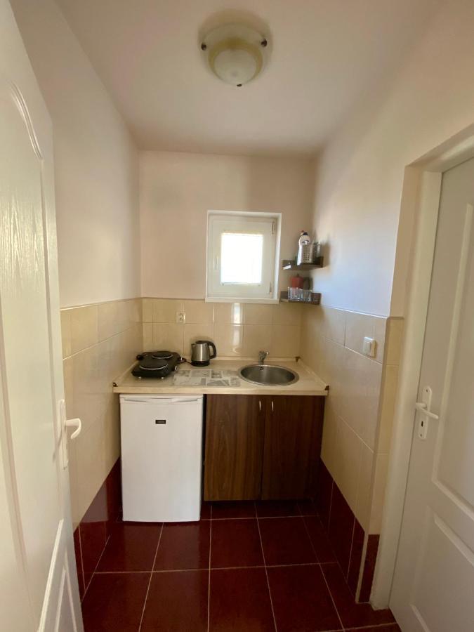 Apartmánový dom Flóra Velky Meder Exterior foto