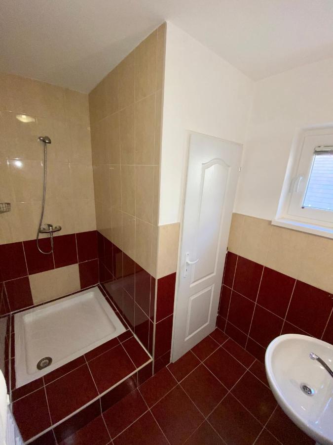 Apartmánový dom Flóra Velky Meder Exterior foto