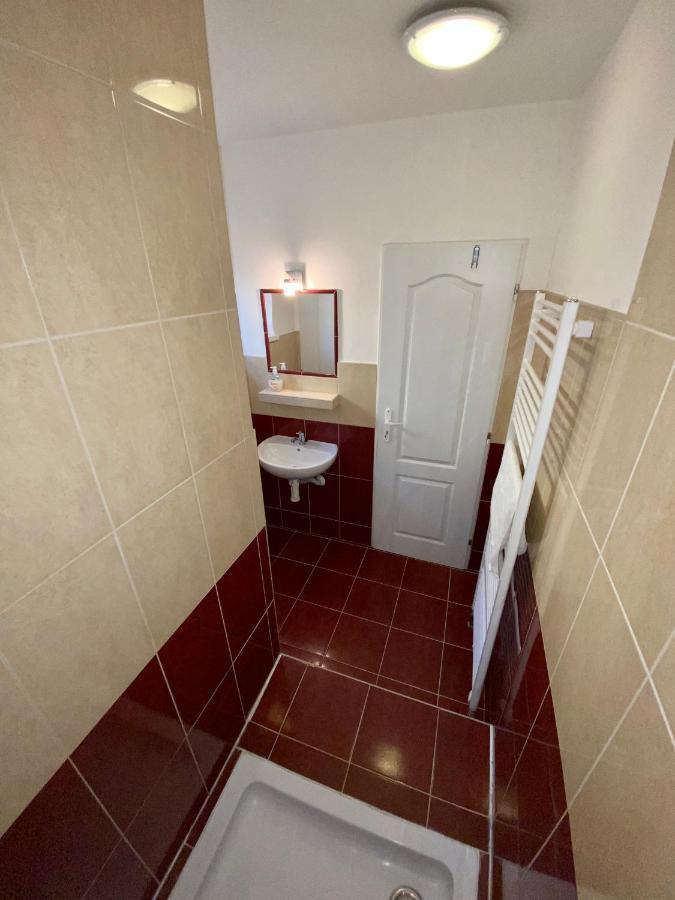 Apartmánový dom Flóra Velky Meder Exterior foto