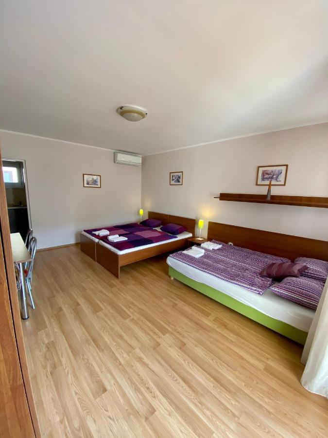Apartmánový dom Flóra Velky Meder Exterior foto