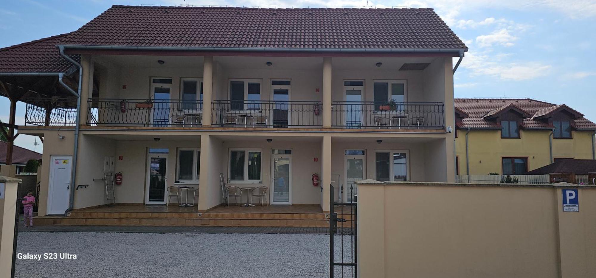 Apartmánový dom Flóra Velky Meder Exterior foto